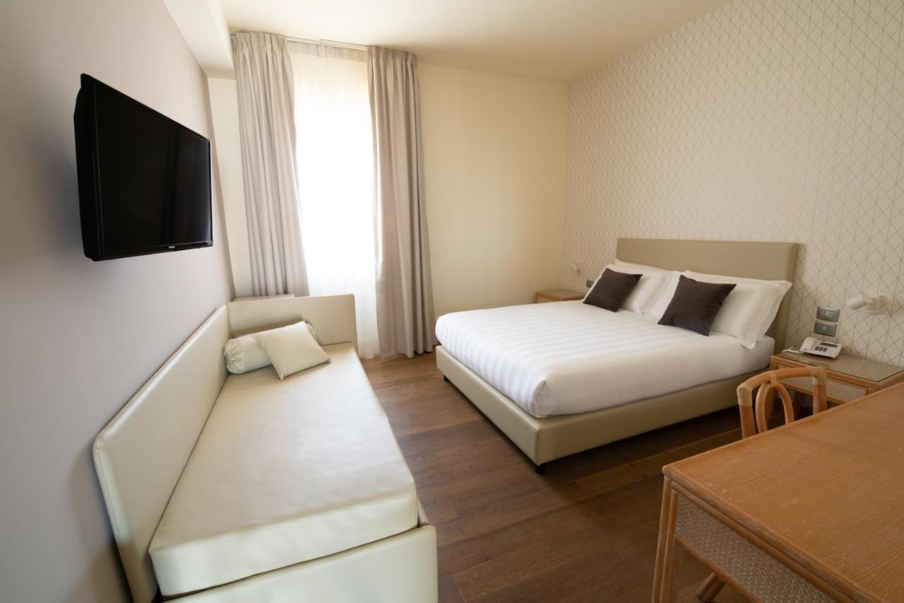 Hotel Enzo Porto Recanati Bagian luar foto