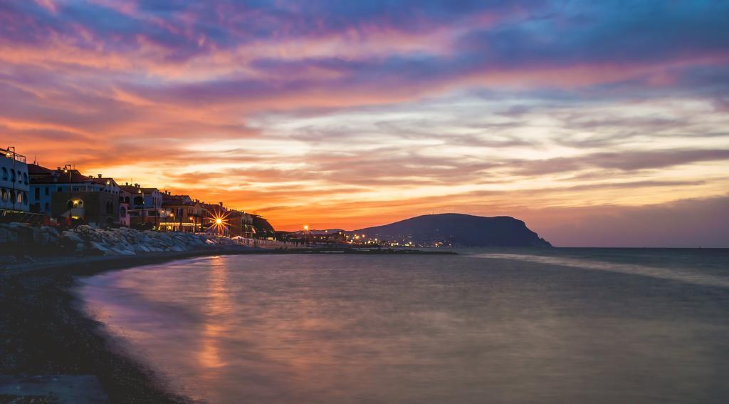 Hotel Enzo Porto Recanati Bagian luar foto